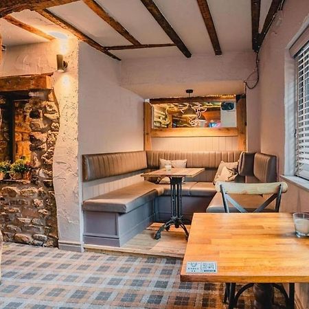 Charming 1-Bed Loft In Caerleon Daire Newport  Dış mekan fotoğraf