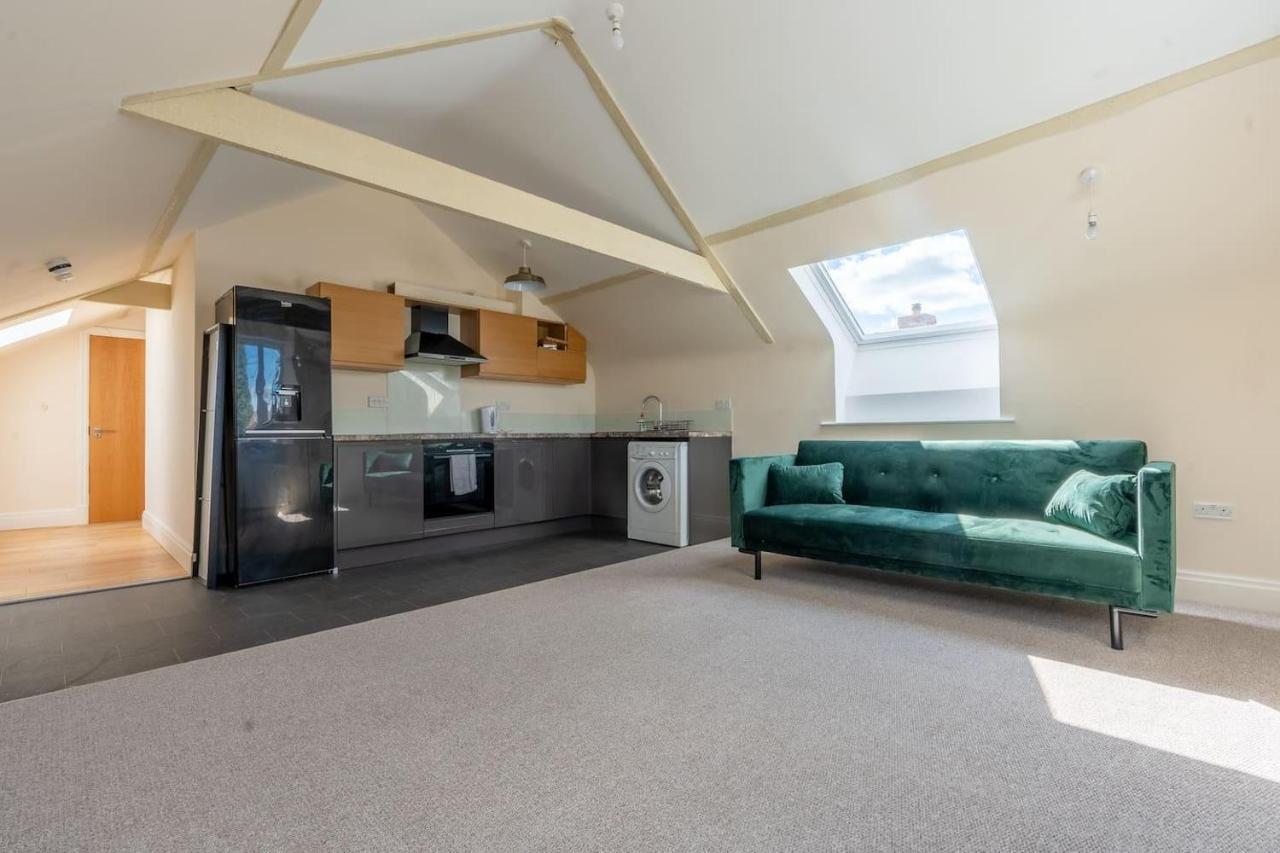 Charming 1-Bed Loft In Caerleon Daire Newport  Dış mekan fotoğraf